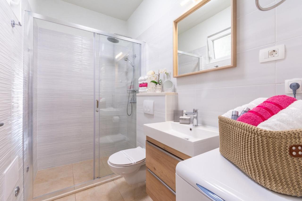 Matanovi Dvori Appartement Milna  Buitenkant foto