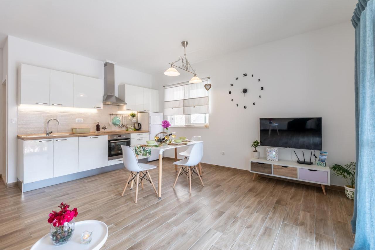 Matanovi Dvori Appartement Milna  Buitenkant foto