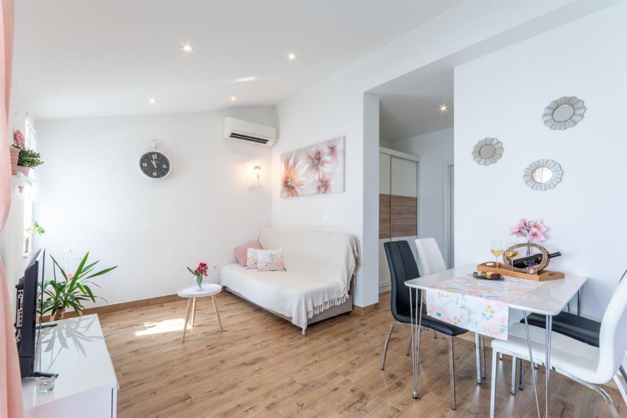 Matanovi Dvori Appartement Milna  Buitenkant foto