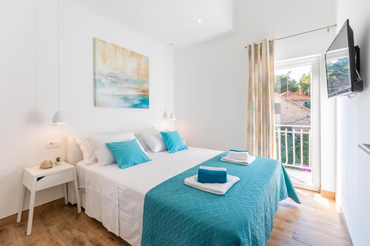 Matanovi Dvori Appartement Milna  Buitenkant foto